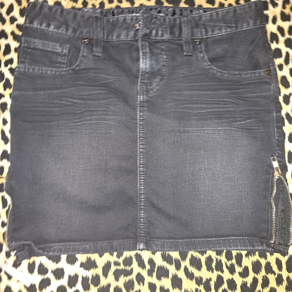 Guess Black Skirt with Zipper That Work On Side U Can Wear Up Or Down - Picture 2 of 4